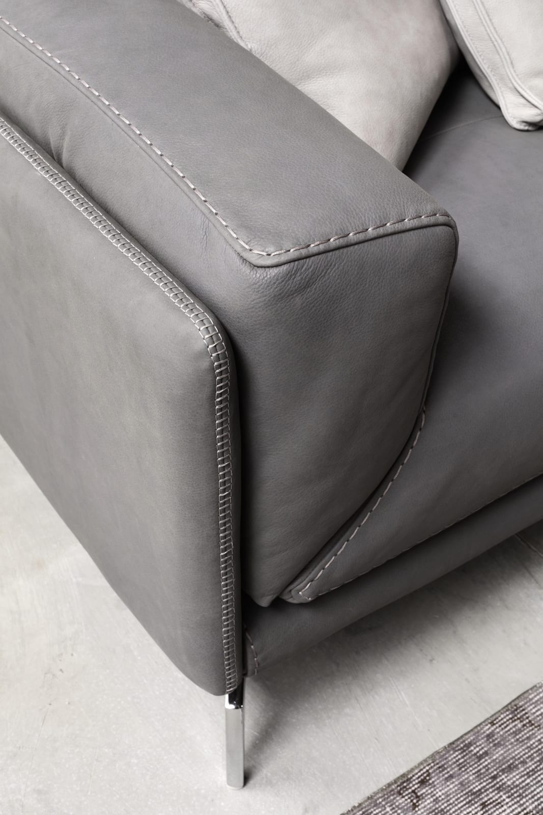 Glamour Sectional image 6