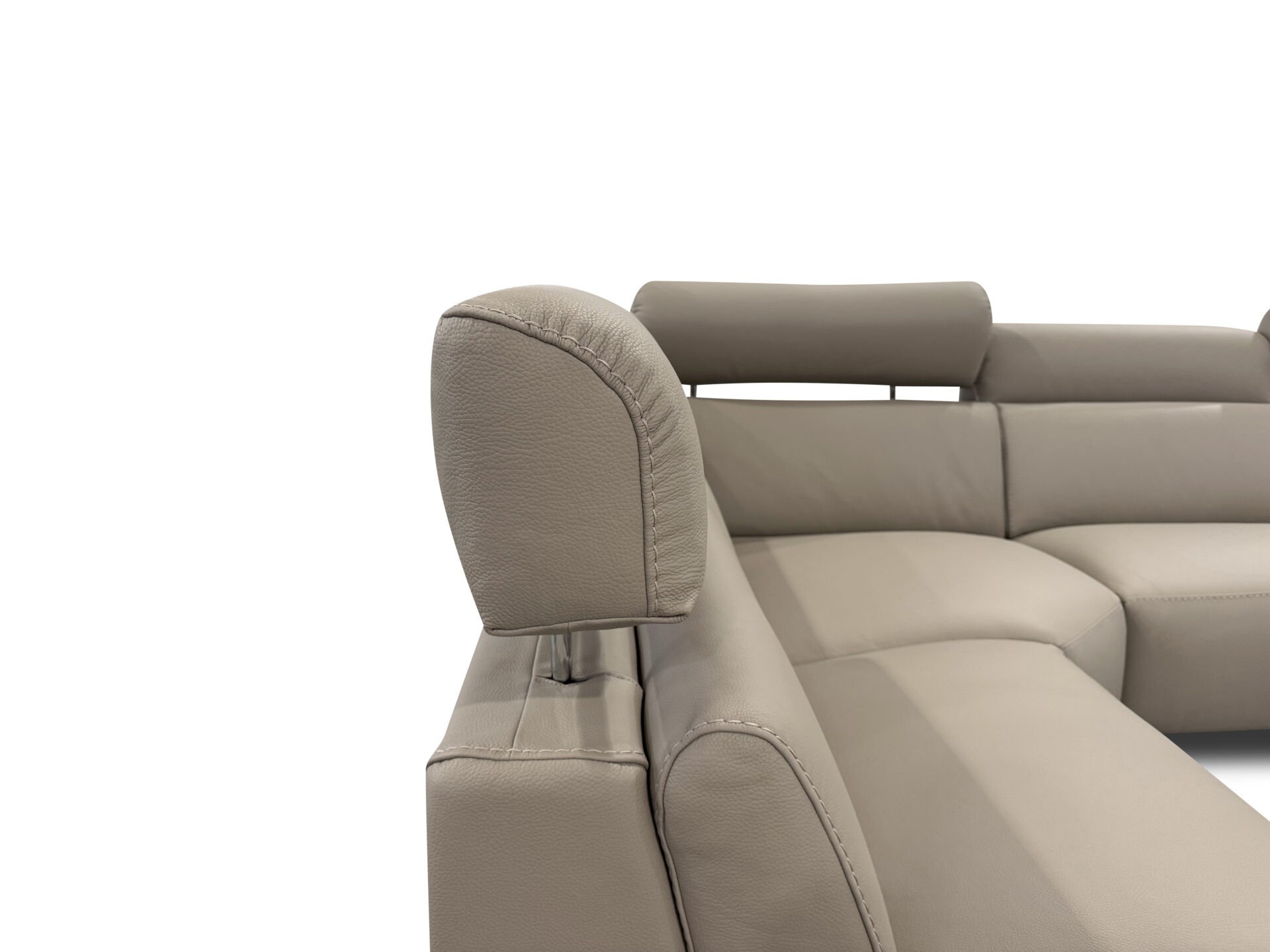 Bracci Regal Sectional image 9