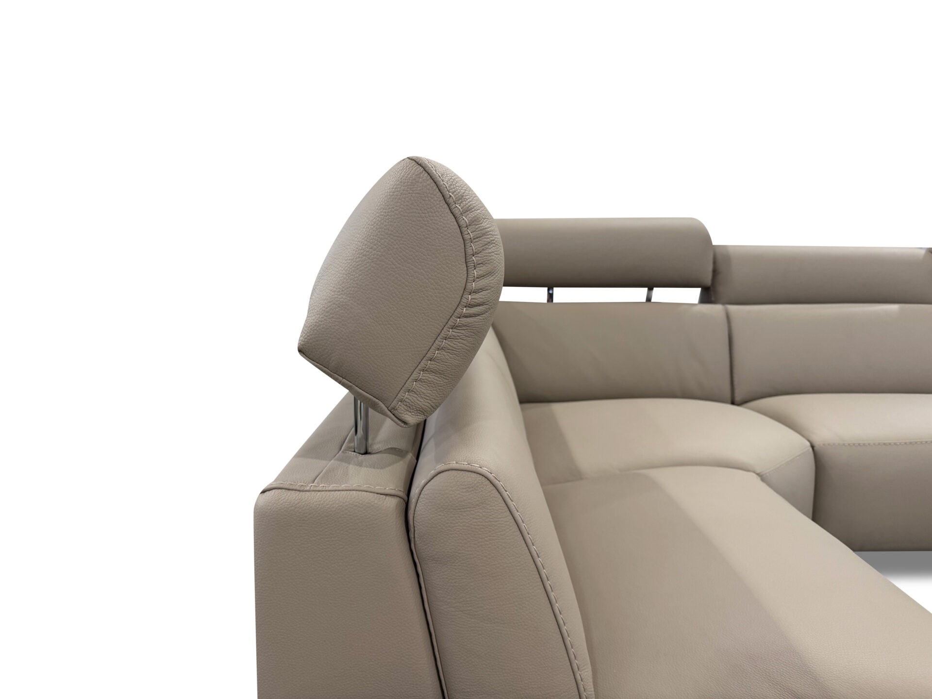 Bracci Regal Sectional image 10