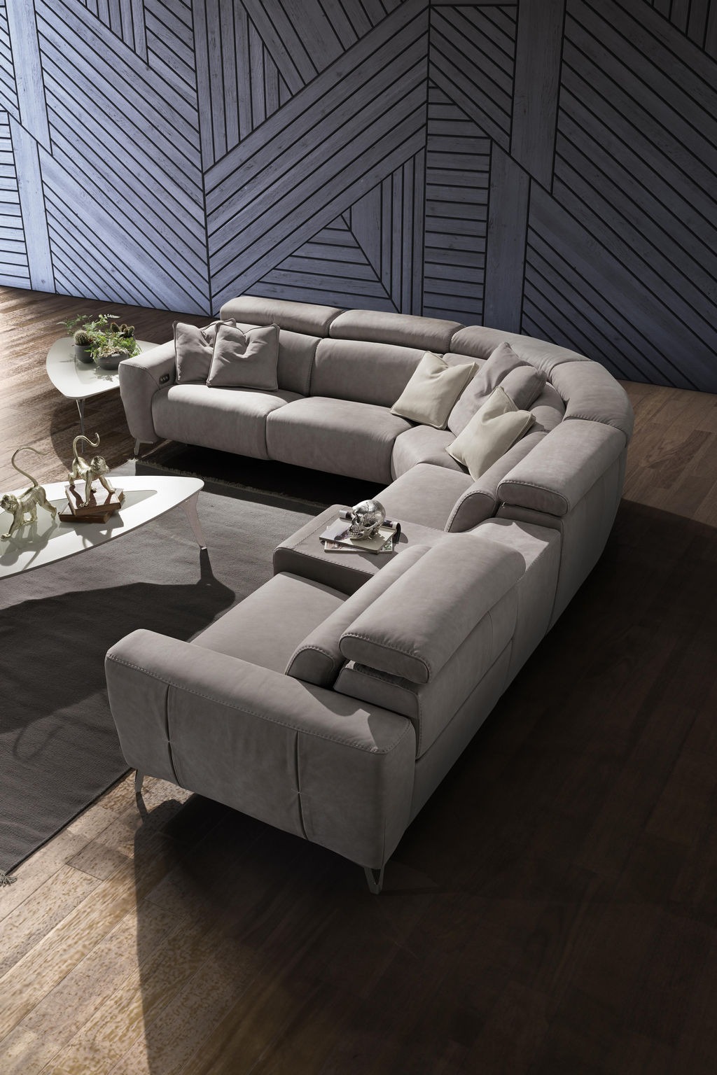 Zeus Sectional image 3