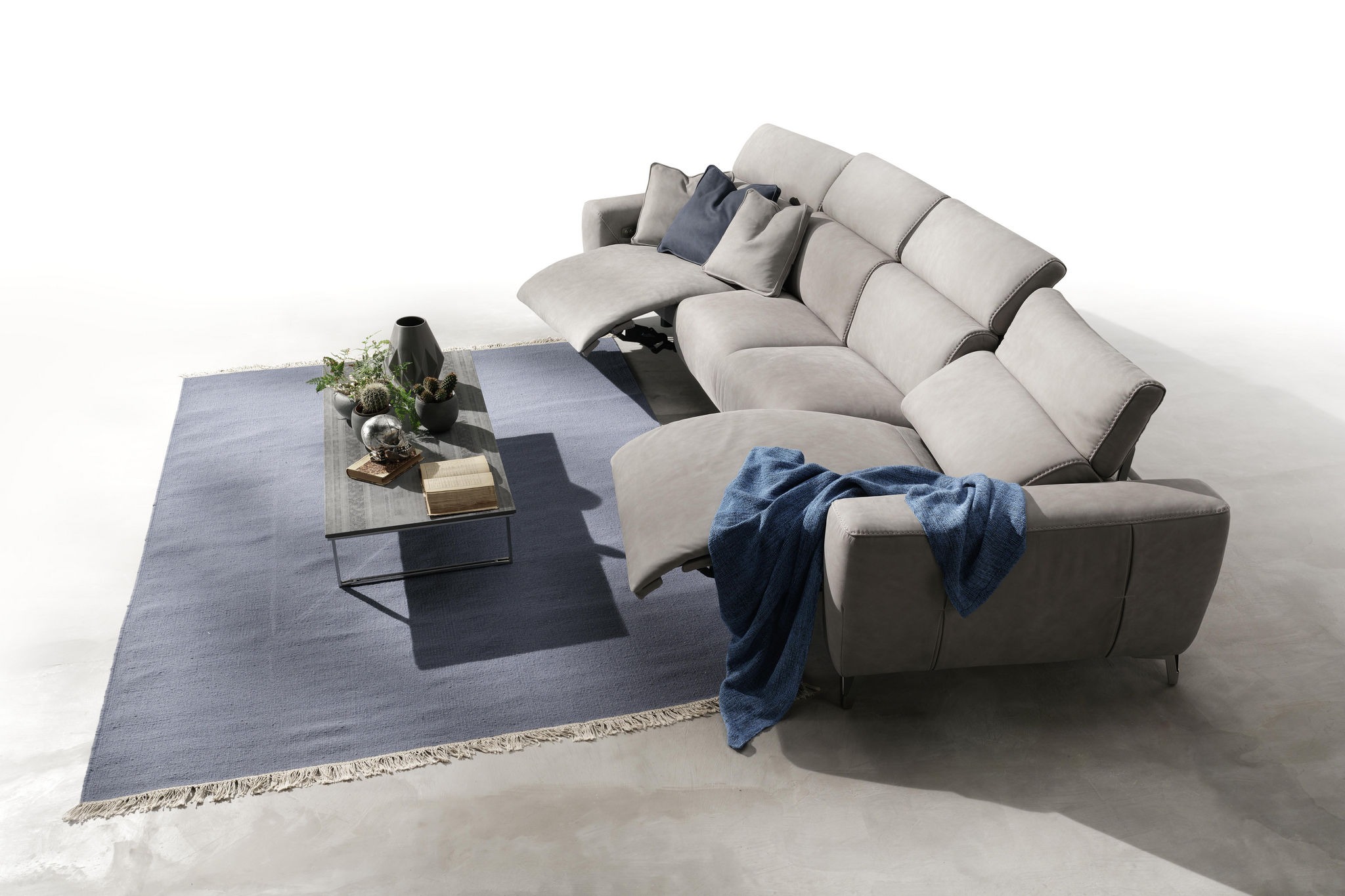 Zeus Sectional image 5