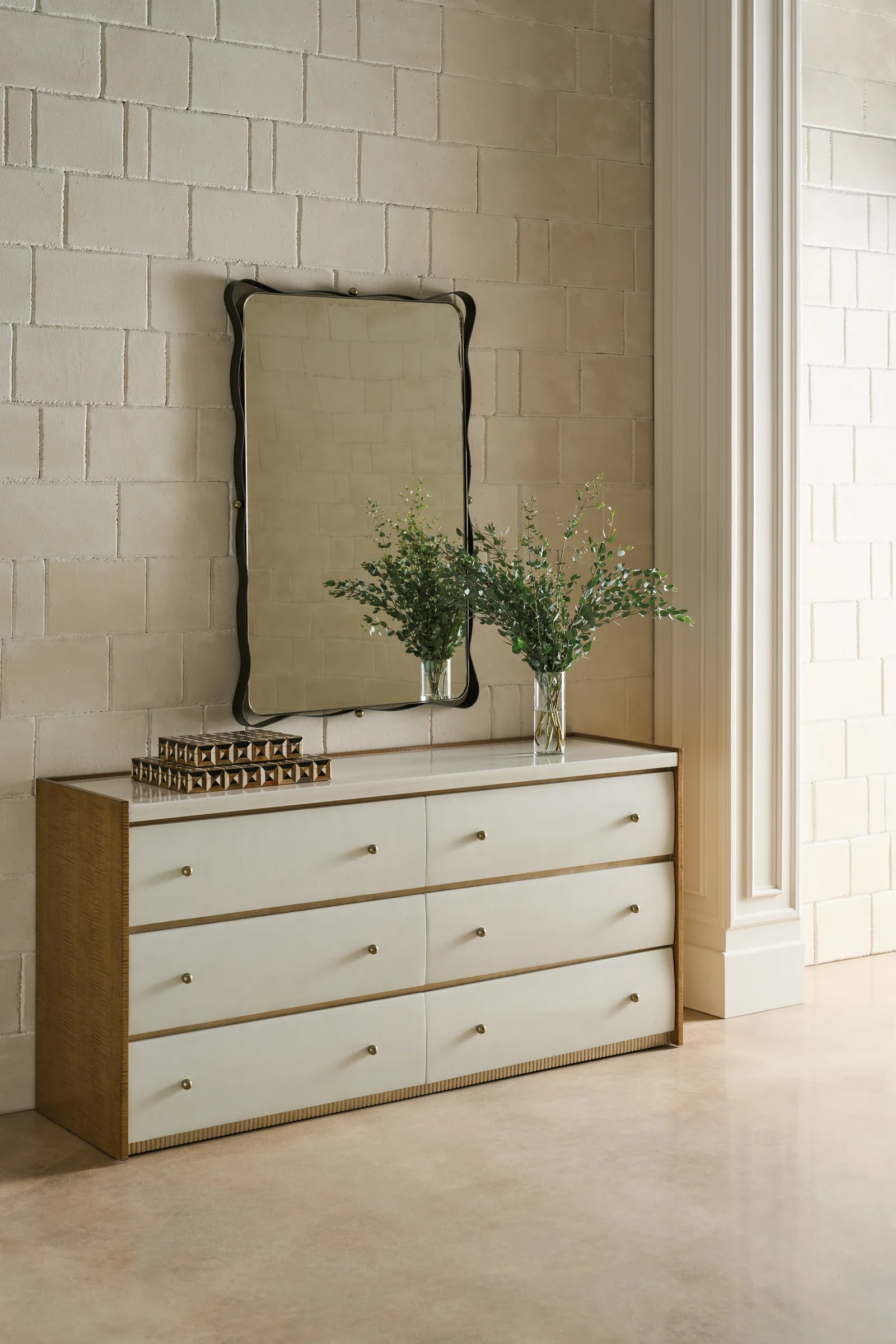 Avignon Dresser — view 3