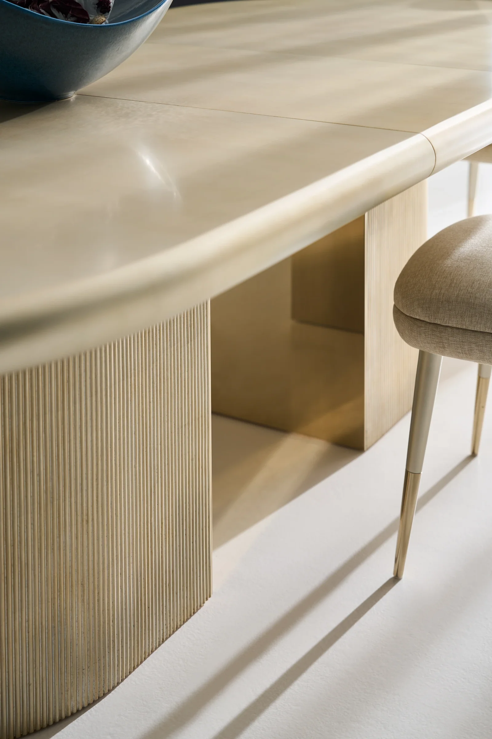 Love Dining Table -Oracle — view 3
