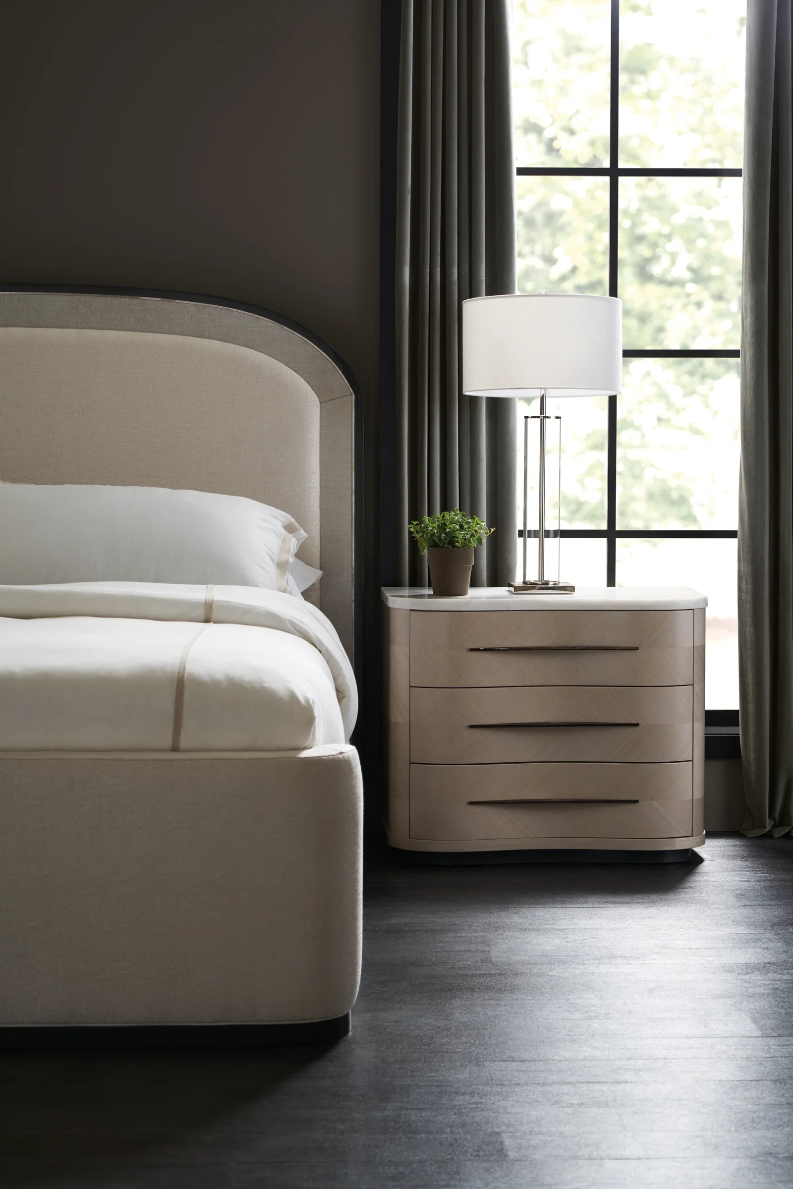 Wanderlust Queen Bed — view 3