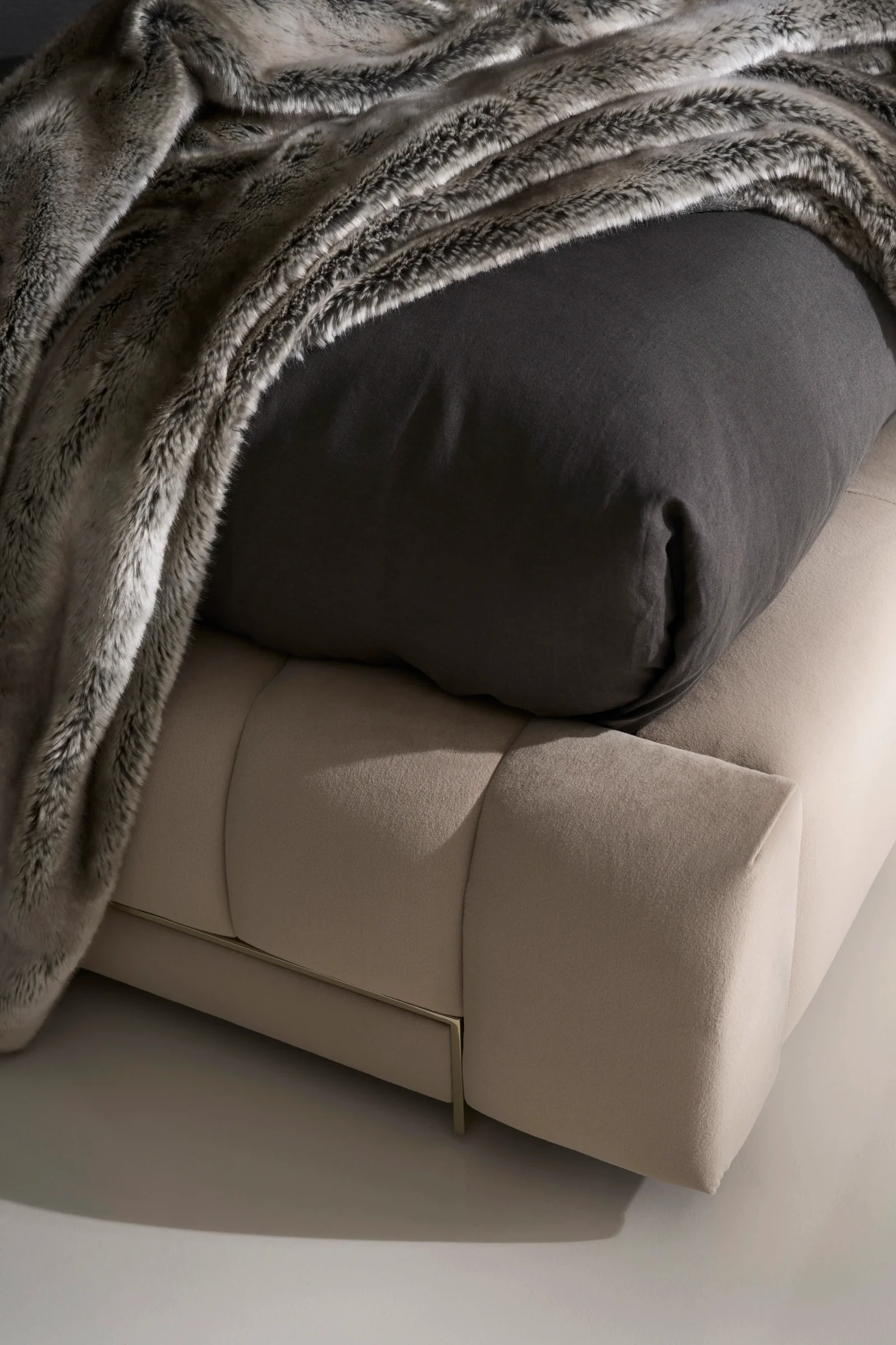 Well Balanced Qn Bed Ecru — view 3