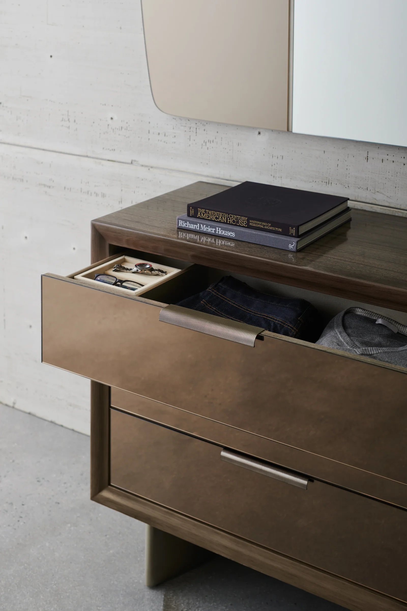 La Moda Dresser — view 3