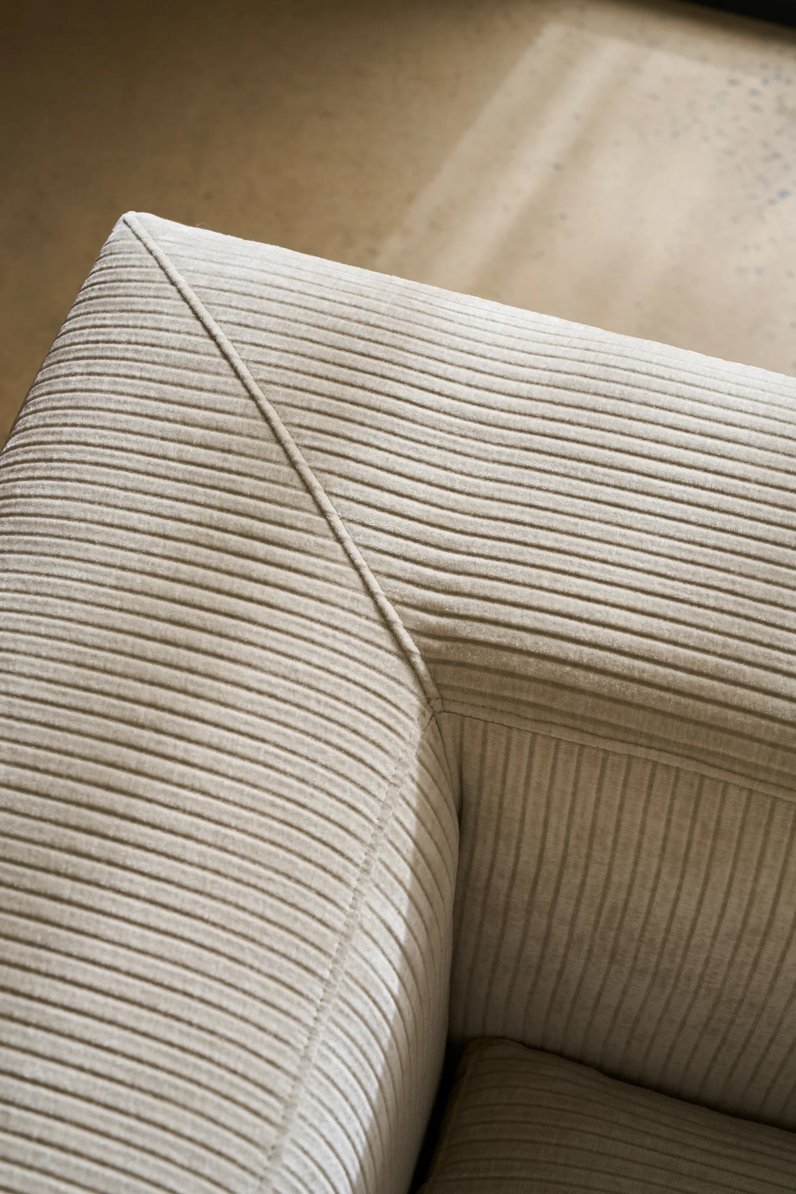Bello Corner Raf Chair — view 3