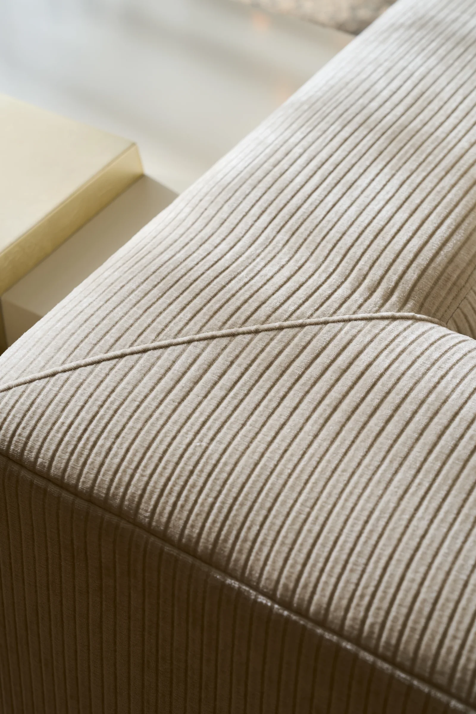 Bello Corner Raf Chair — view 5