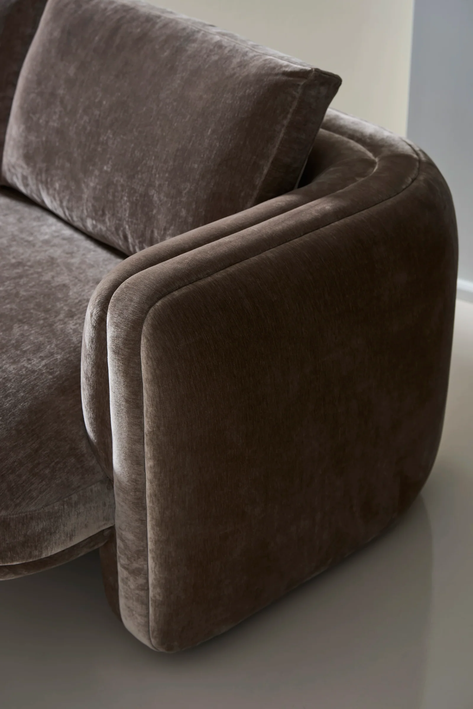 Overlap Raf Loveseat Dark Taupe — view 3