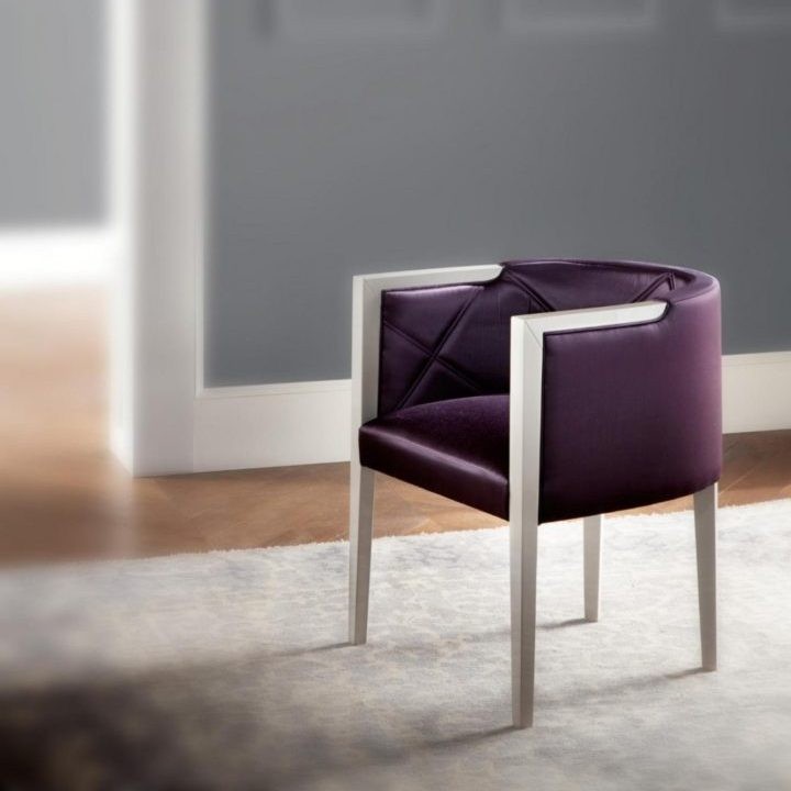 Venere in a room setting