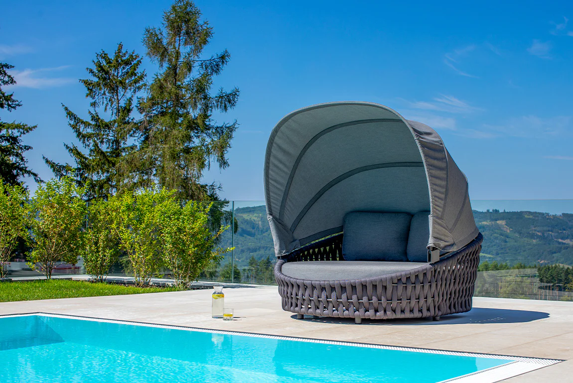 HUG Daybed with Canopy — view 5