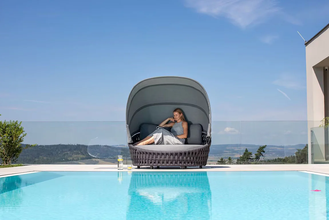 HUG Daybed with Canopy — view 6