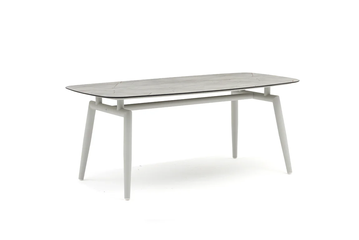 SCOOP dining table
