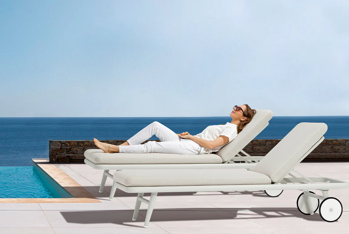 Two Couture Jardin SCOOP SC50 chaise lounges shown together