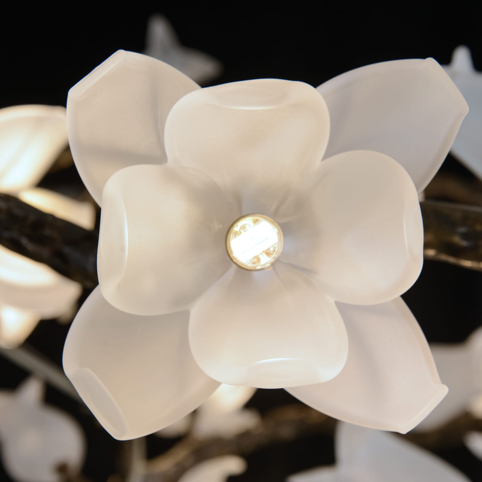 John Richard Churippu Magnolia & Tulip Glass Bronze Vertical Twenty-One Light Chandelier official image 3